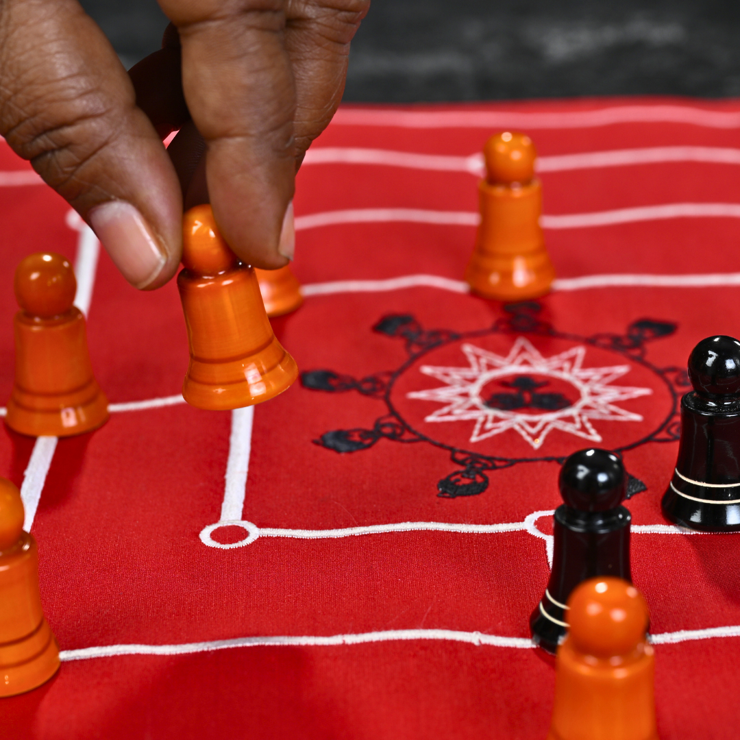 Navakankari & Sholo Gutti Game Set | Traditional Indian Strategy Board Games | Nine Men's Morris + Bead 16 Mat
