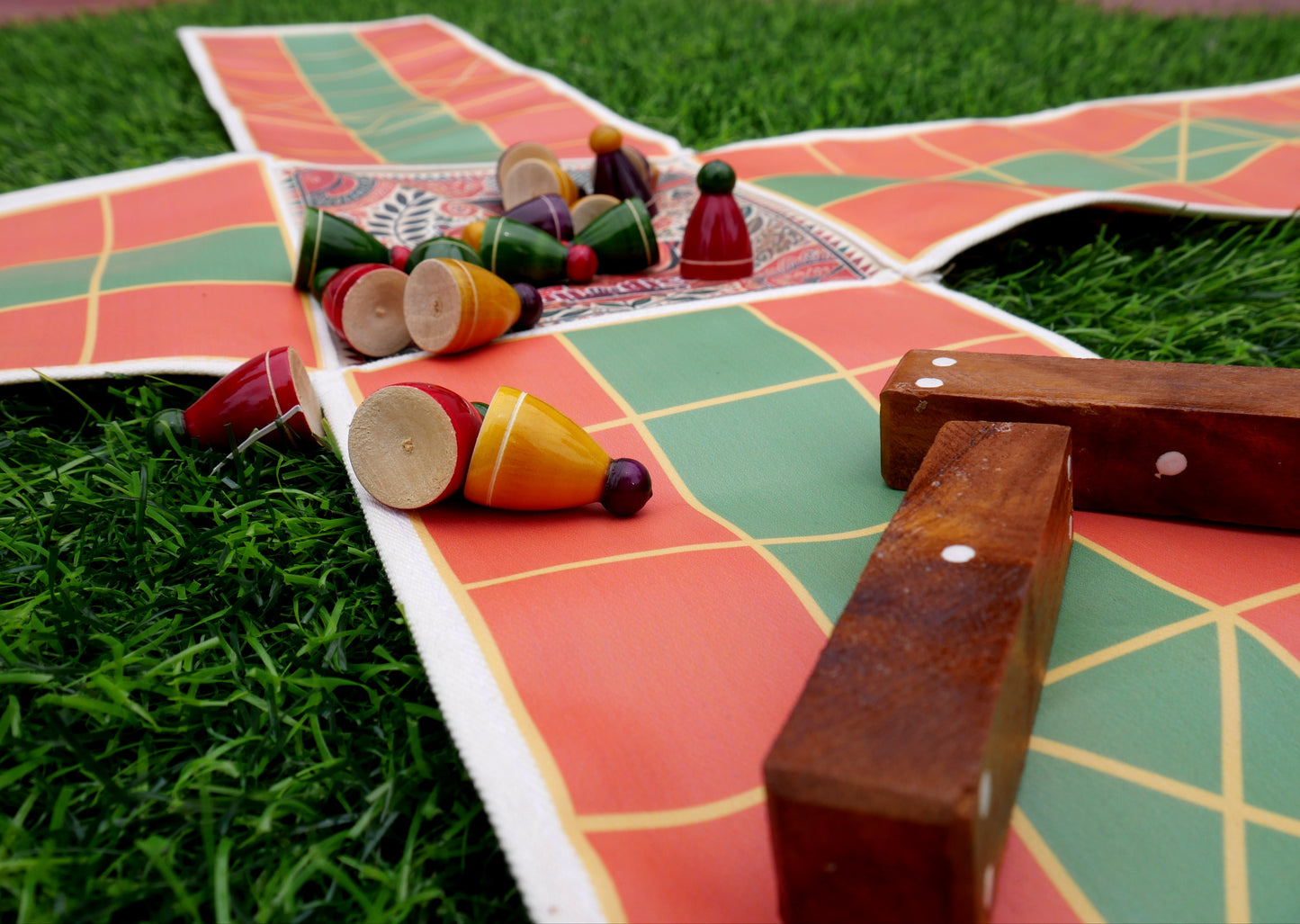 Pagade – Classic Indian Board Game in 4 Colors | Traditional Pachisi (Parcheesi) Set