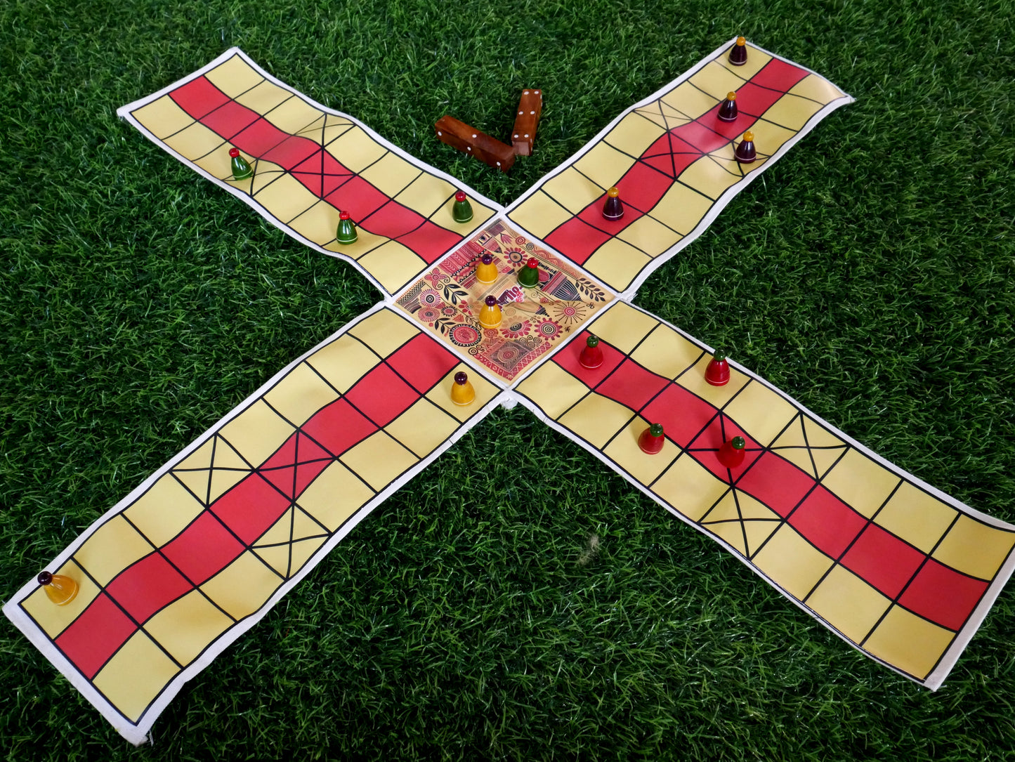 Pagade – Classic Indian Board Game in 4 Colors | Traditional Pachisi (Parcheesi) Set