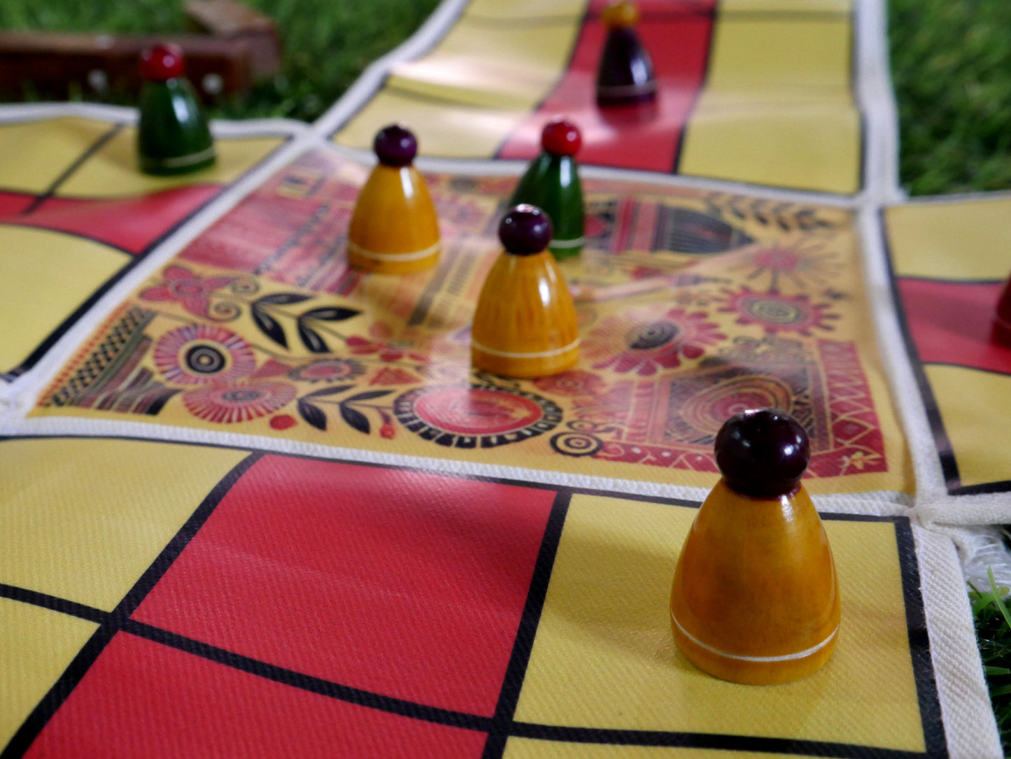 Pagade – Classic Indian Board Game in 4 Colors | Traditional Pachisi (Parcheesi) Set